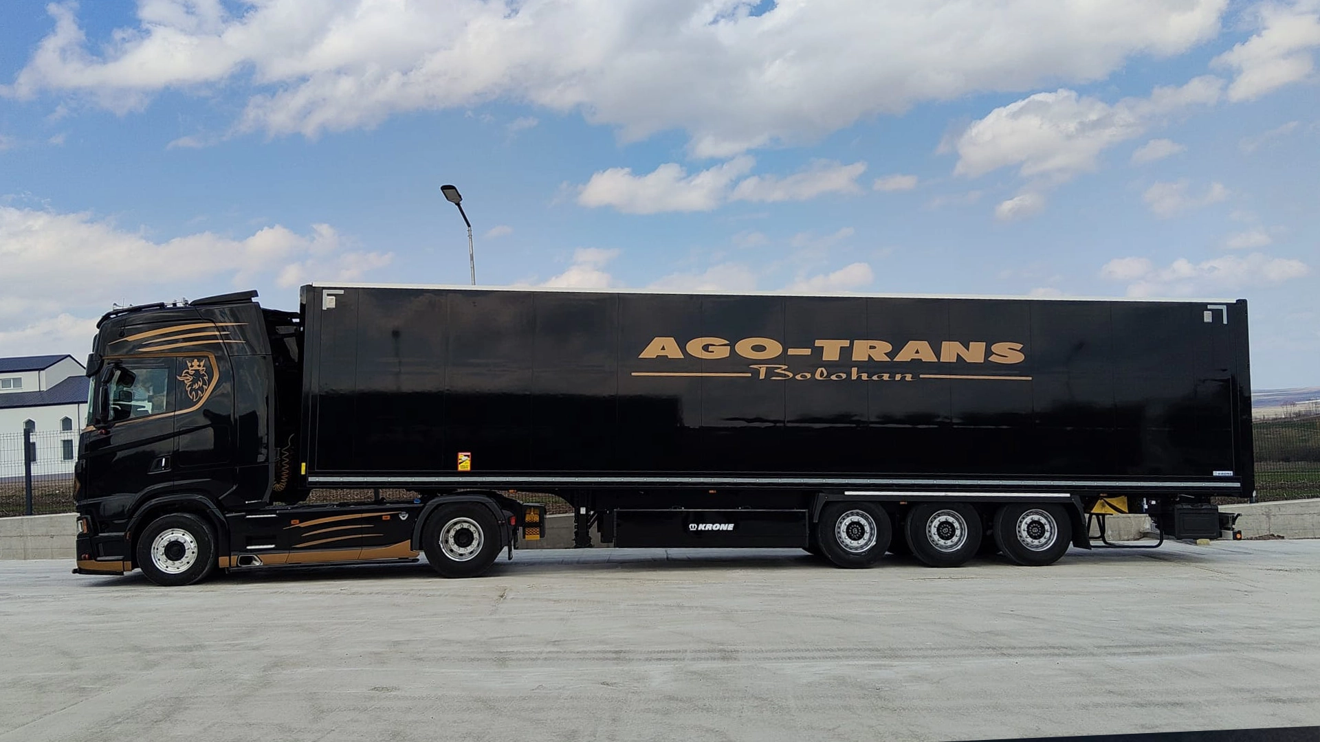 Camion AGO-TRANS Bolohan efectuând transport rutier internațional de marfă generală